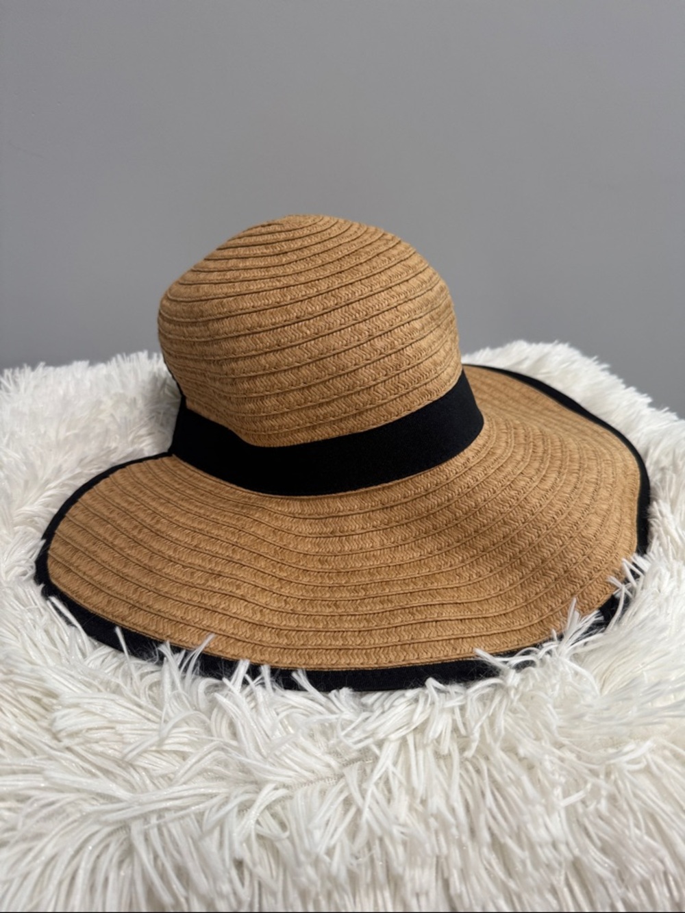 Giani Bernini Tan Straw Wide-Brim Sun Hat with Black Band